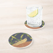 青い背景の緑の草の中のバッタ コースター (側面)