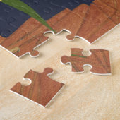 青い背景の緑の草の中のバッタ ジグソーパズル (側面)