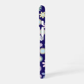青い背景の花柄 iPhone 16ケース (左側面)