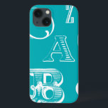 青い背景の装飾文字 iPhone 13ケース<br><div class="desc">青い背景の装飾文字のこのプリントを購入すると、本物のアルファベットスープが待っている。Vision Studioの作成は、子供の素晴らし部屋や彼らの遊び部屋に追加されるだろう。今日プリントだ！</div>