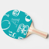 青い背景の装飾的な手紙 卓球ラケット (横)