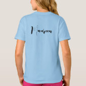 青い背景よくはしゃぐで蝶をパーソナライズ Tシャツ (裏面)