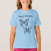 青い背景よくはしゃぐで蝶をパーソナライズ Tシャツ (正面)