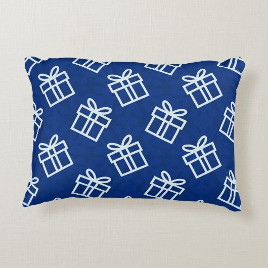 青い背景を持つクリスマスホワイトプレゼント アクセントクッション (裏面)