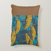 青い背景を持つゴールデンヤロー庭園 アクセントクッション (裏面(縦))