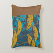 青い背景を持つゴールデンヤロー庭園 アクセントクッション (正面(垂直))