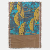 青い背景を持つゴールデンヤロー庭園 スローブランケット (正面縦)