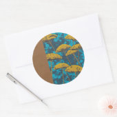 青い背景を持つゴールデンヤロー庭園 ラウンドシール (封筒)