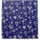 青い背景を持つ白い花 シャワーカーテン (正面)