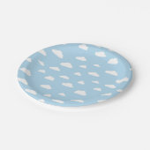 青い背景パターンの白い漫画の雲 ペーパープレート (アングル)