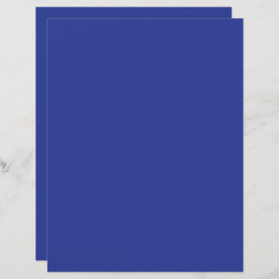 青い背飛んでいる景を持つ空の飛行機