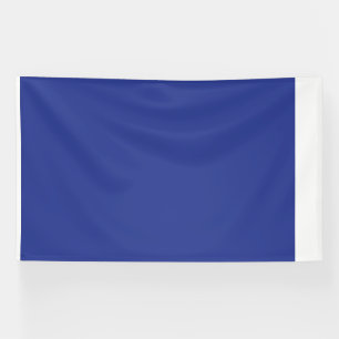 青い背飛んでいる景を持つ空の飛行機 横断幕