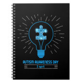 青い自閉症意識の服装を整男性へえ、 ノートブック (正面)