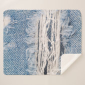 青い色あせたジーンズ、質感はジーンズをバックに裂いた シェルパブランケット (正面(横))