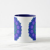 青い色合いの白熱［赤熱］光を放つ花の曼荼羅 マグカップ (中央)