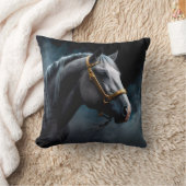 青い色合いの黒い背景の馬 クッション (ブランケット)