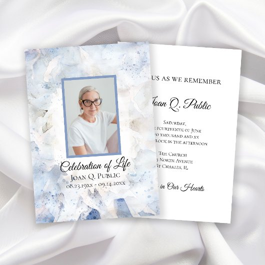 青い色調のカーネーション 人生の祝い 葬儀 招待状