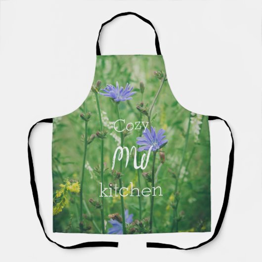 青い花が咲く緑の夏の草地 エプロン (正面)