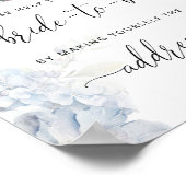 青い花が忙しい花嫁をサポート　封筒に宛名を書く ポスター (角)