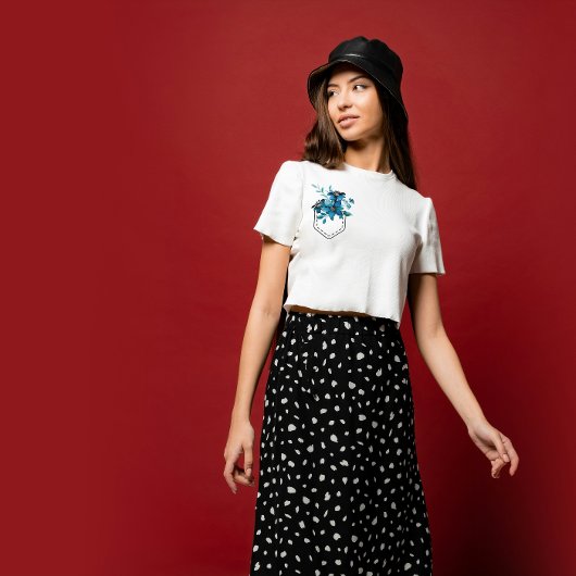 青い花で印刷されたポケット Tシャツ