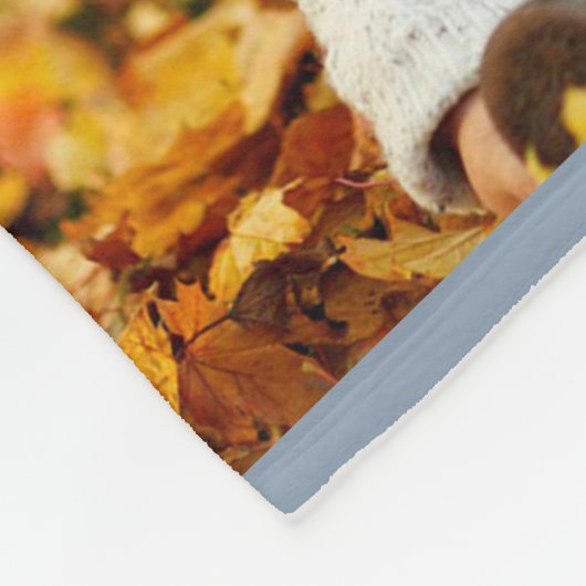 青い花とおばあちゃんの写真 フリースブランケット (角)