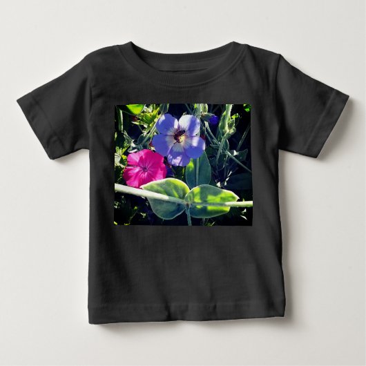 青い花に蜂 ベビーTシャツ (正面)