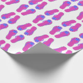 青い花のピンクのフリップフロップ ラッピングペーパー (角)