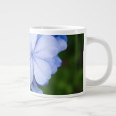 青い花のボケ ジャンボコーヒーマグカップ (右)