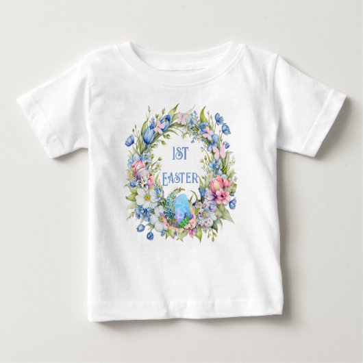 青い花のリースのウサギとピンクの花のイースター1周年 ベビーTシャツ (正面)