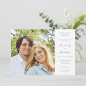 青い花のリースの保存日付カード セーブザデート (スタンド正面)