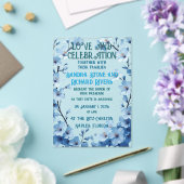 青い花の枠の愛とお祝い アクリル招待状 (インサイチュ (ウェディング))