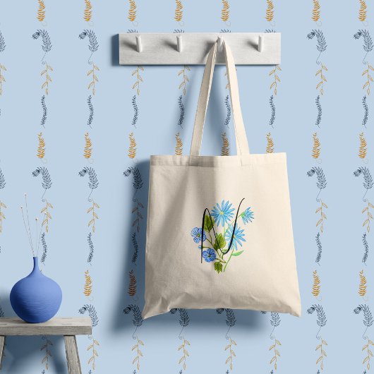 青い花の水彩画にあなたのイニシャルを添えて。 トートバッグ