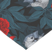 青い花を持つ鳥類と赤い葉牡丹花 ショートテーブルランナー (コーナー)