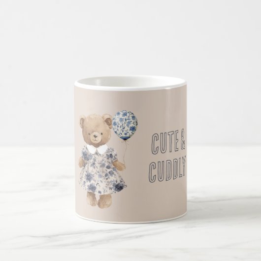 青い花柄のドレスを着たかわいいテディベア コーヒーマグカップ (中央)