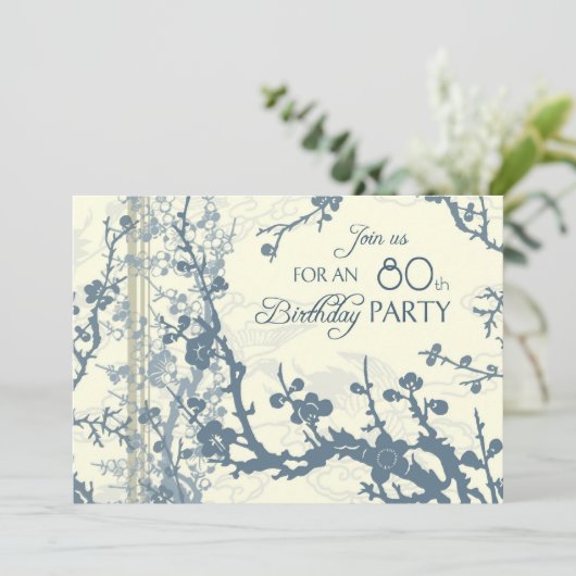 青い花柄の第80誕生日のパーティの招待状カード 招待状 (スタンド正面)