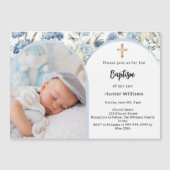 青い花模様写真のアーチ少年がバプテスマを渡る マグネット招待状 (正面)