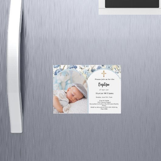 青い花模様写真のアーチ少年がバプテスマを渡る マグネット招待状
