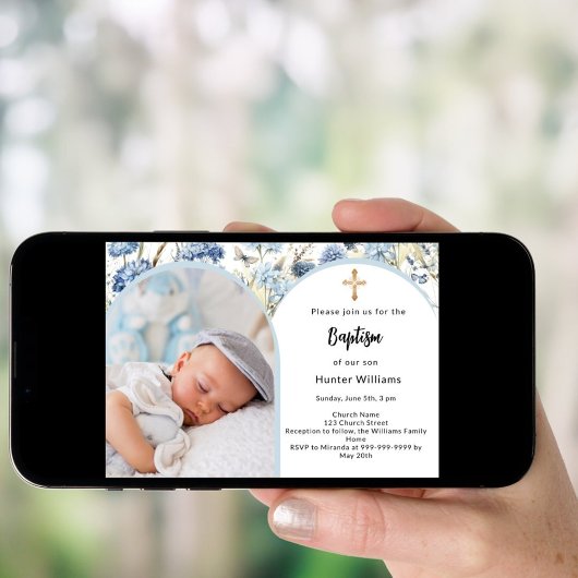 青い花模様写真のアーチ少年がバプテスマを渡る 招待状