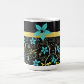 青い花、つる植物、蝶 コーヒーマグカップ (中央)