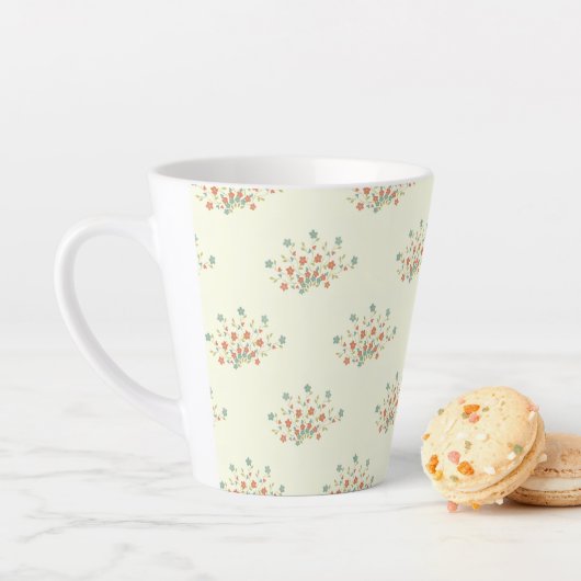 青い花,赤い花,花のパターン カフェラテマグ (インサイチュ)