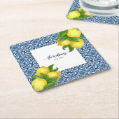 青い華美アマイタリアンルフィのタイルとレモンの布 スクエアペーパーコースター (アングル)