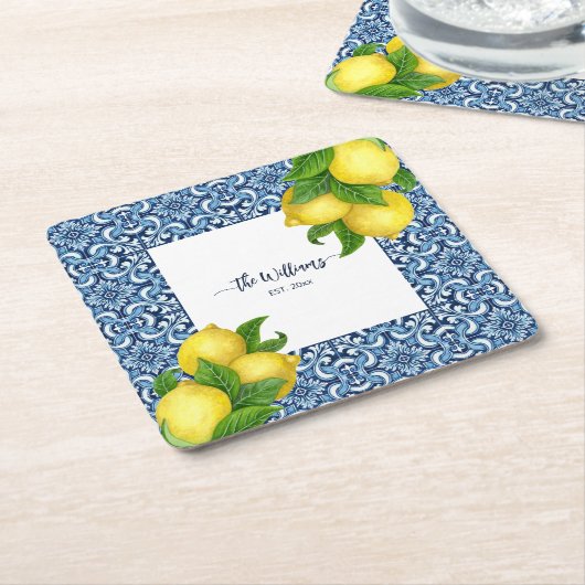 青い華美アマイタリアンルフィのタイルとレモンの布 スクエアペーパーコースター (アングル)