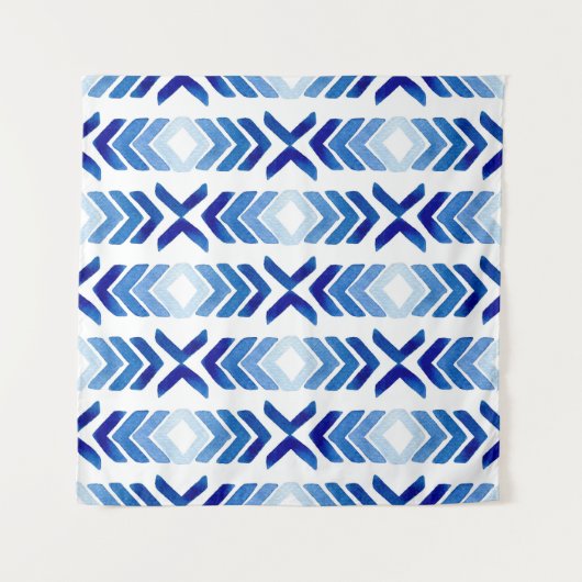 青い菱形の矢印の水色パターン タペストリー (正面)