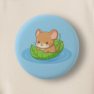 青い葉っぱのボートに乗ったかわいいネズミ 缶バッジ