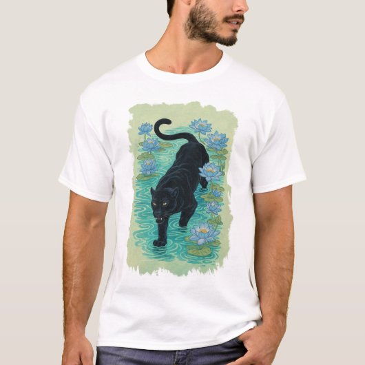 青い蓮の花の中を這うパンサー Tシャツ (正面)