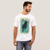 青い蓮の花の中を這うパンサー Tシャツ (正面フル)