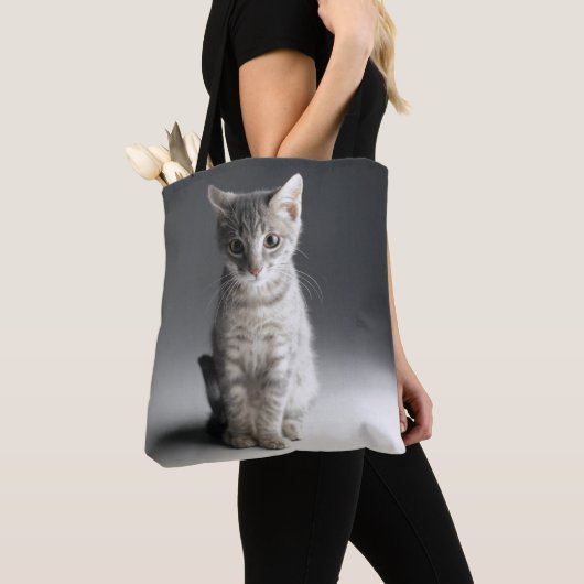 青い虎猫の子ネコ トートバッグ (クローズアップ)