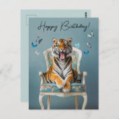 青い蝶がいる古い椅子に座る虎 ポストカード (正面/裏面)