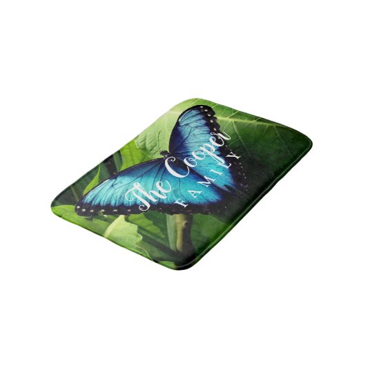 青い蝶の写真とカスタム家族の名前 バスマット (アングル)