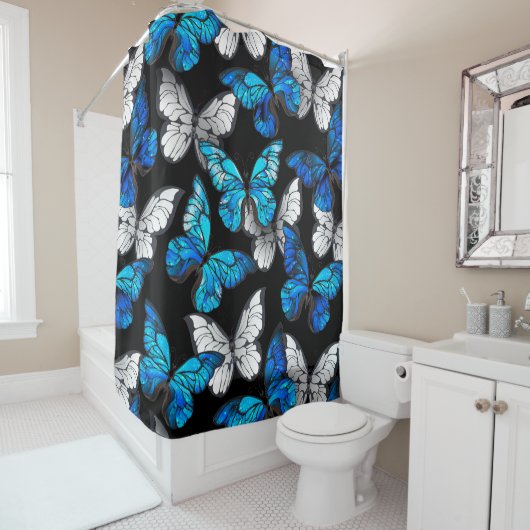 青い蝶の形をした濃いシームレスパターン シャワーカーテン (インサイチュ)